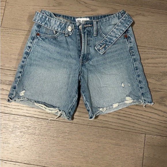 Zara Denim Shorts - Picture 1 of 3